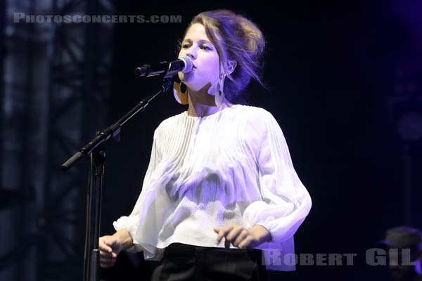 SELAH SUE - 2015-07-16 - PARIS - Parvis de l'Hotel de Ville - 